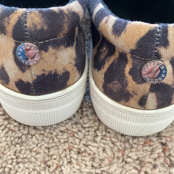 Steve Madden size 6.5 Gills leopard print canvas slip on sneakers. - Picture 3 of 7